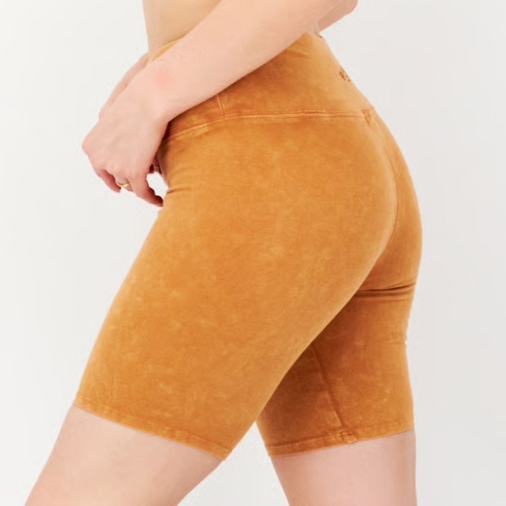 NWT BillaBong Women’s High-Rise Bike Shorts in Rust